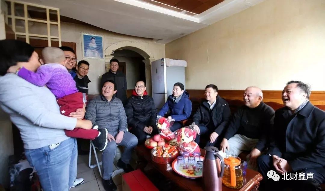 集團領(lǐng)導(dǎo)新春慰問公司員工